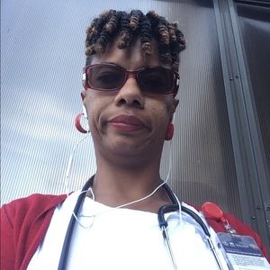 Meet your Posher, Latosha